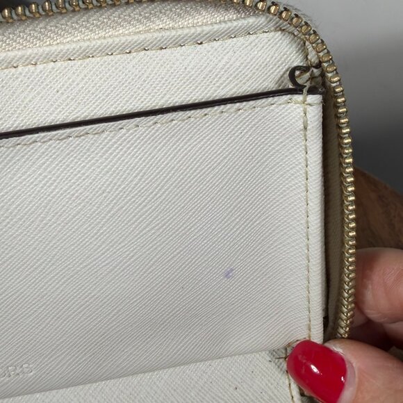 Michael Kors Vanilla Signature Logo Zip-Around Wallet - Picture 11 of 14